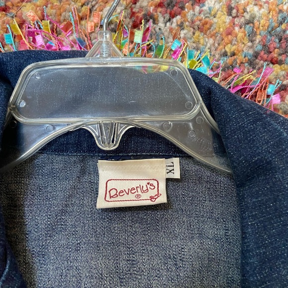 Denim jacket with 3/4 sleeves and colored fringe. - Picture 2 of 2